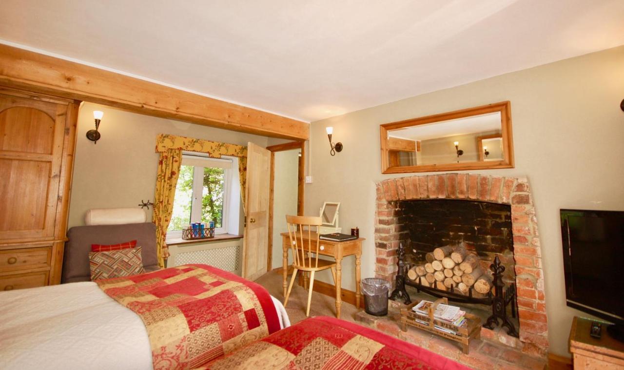 The Old Forge Bed & Breakfast East Kennett Bagian luar foto