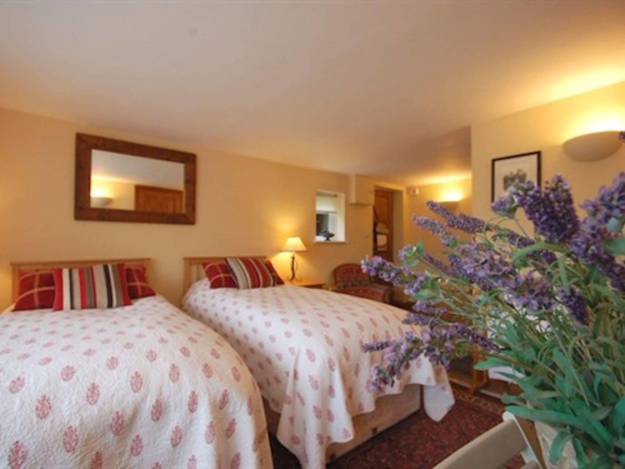 The Old Forge Bed & Breakfast East Kennett Bagian luar foto