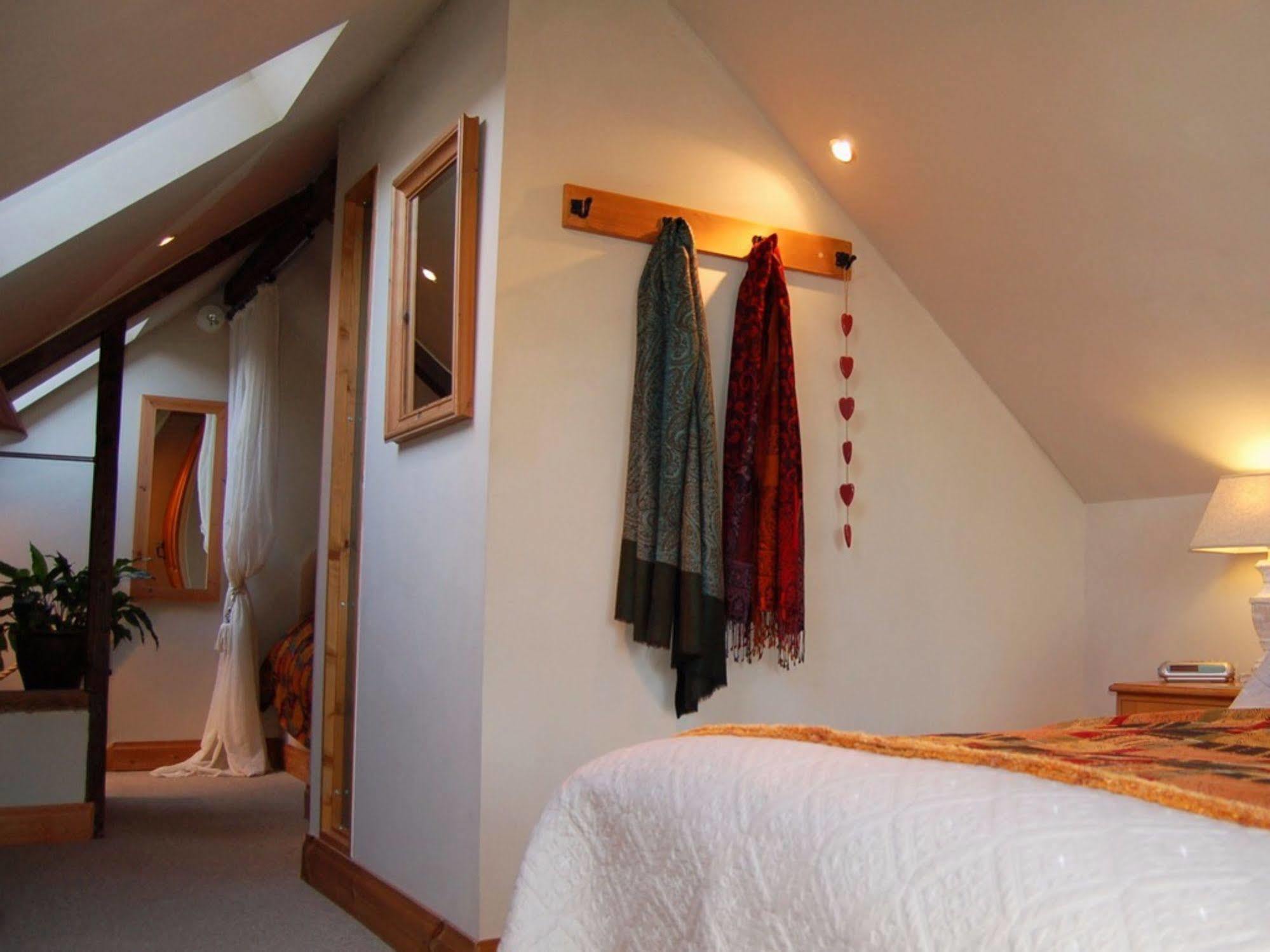 The Old Forge Bed & Breakfast East Kennett Bagian luar foto