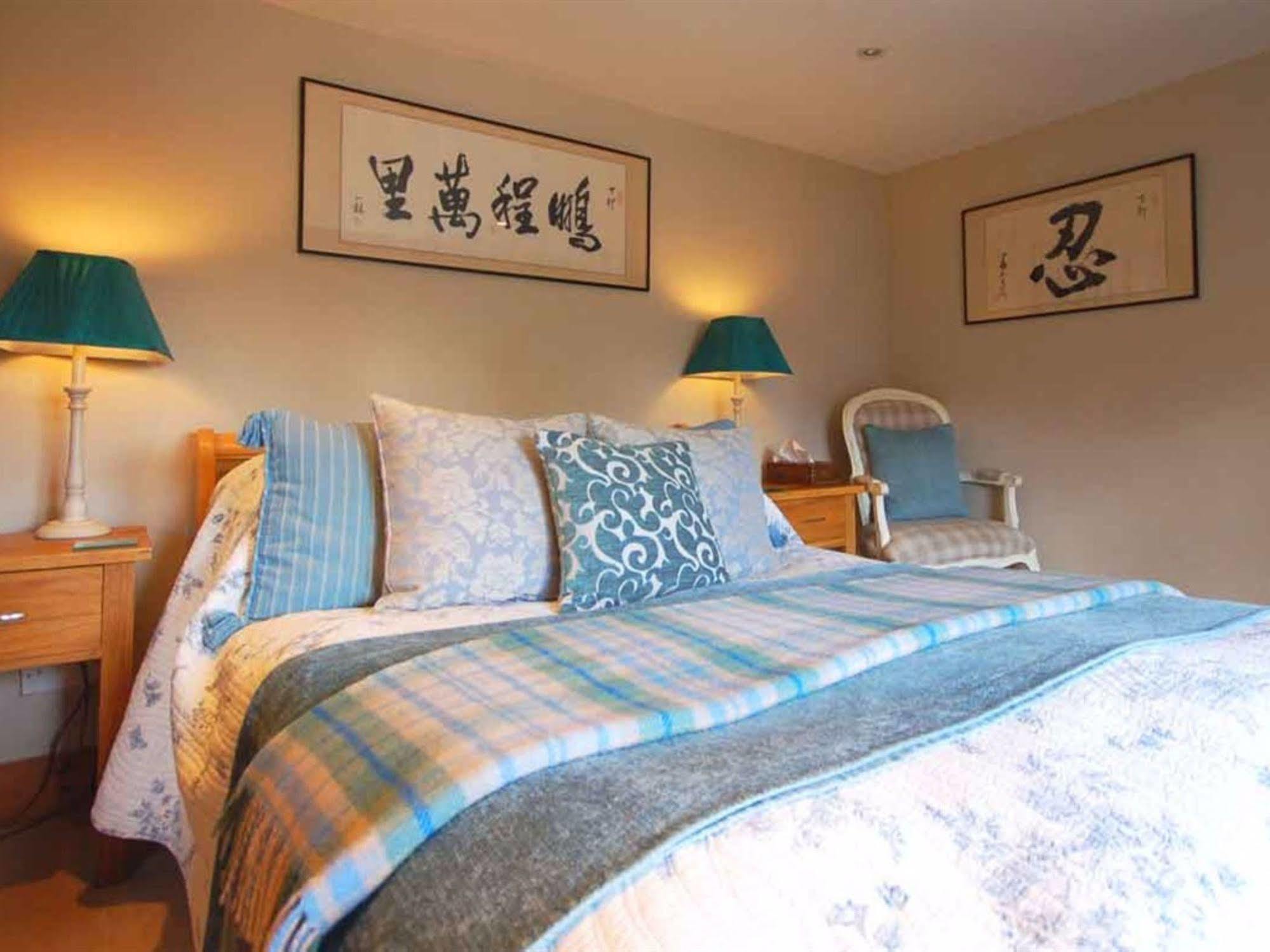 The Old Forge Bed & Breakfast East Kennett Bagian luar foto
