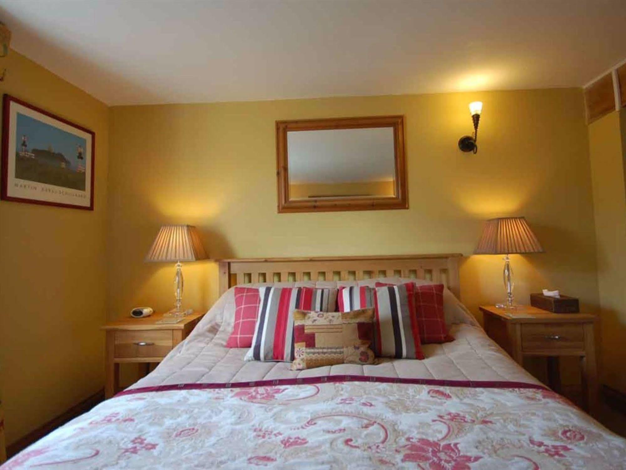 The Old Forge Bed & Breakfast East Kennett Bagian luar foto