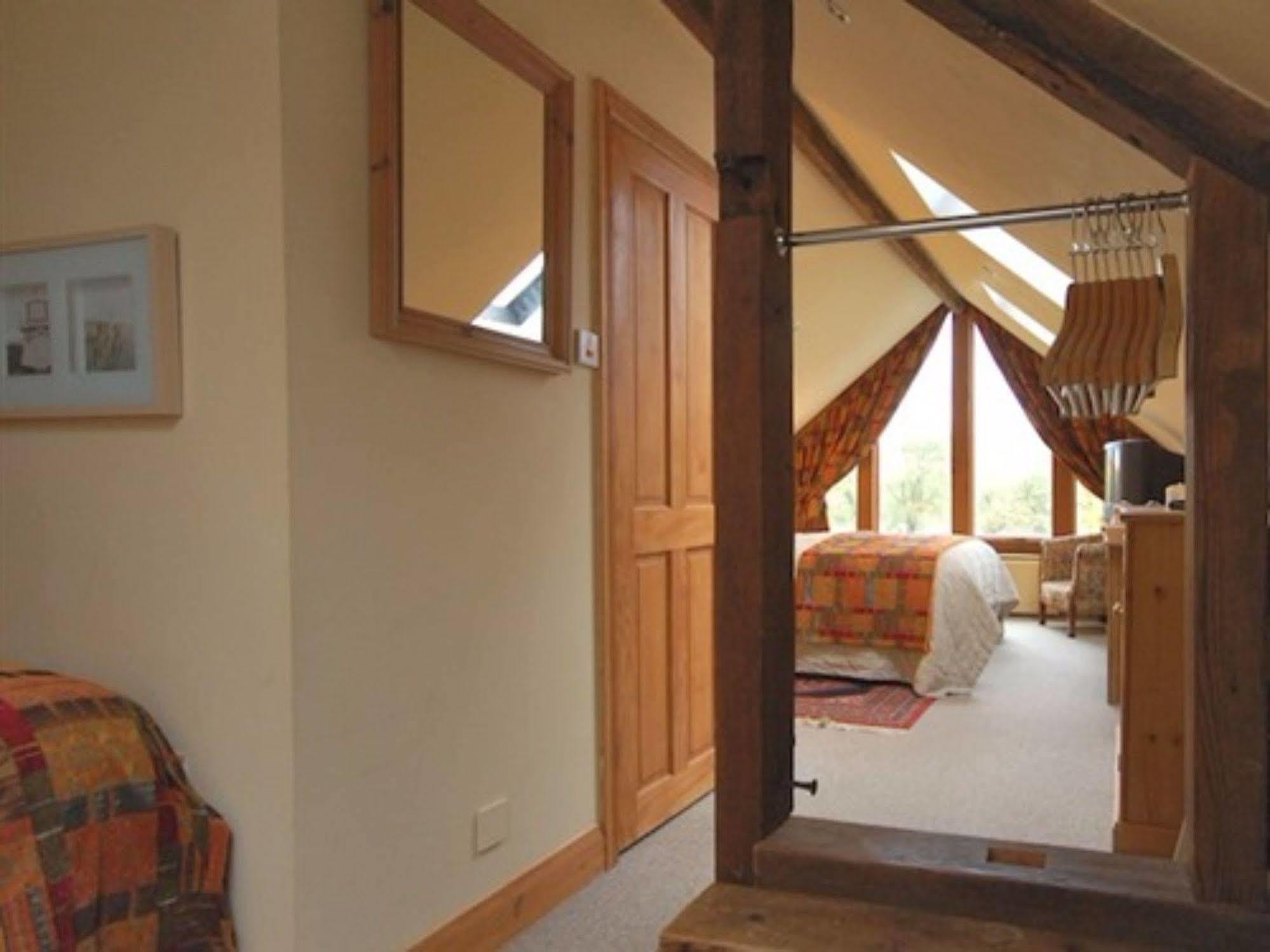 The Old Forge Bed & Breakfast East Kennett Bagian luar foto