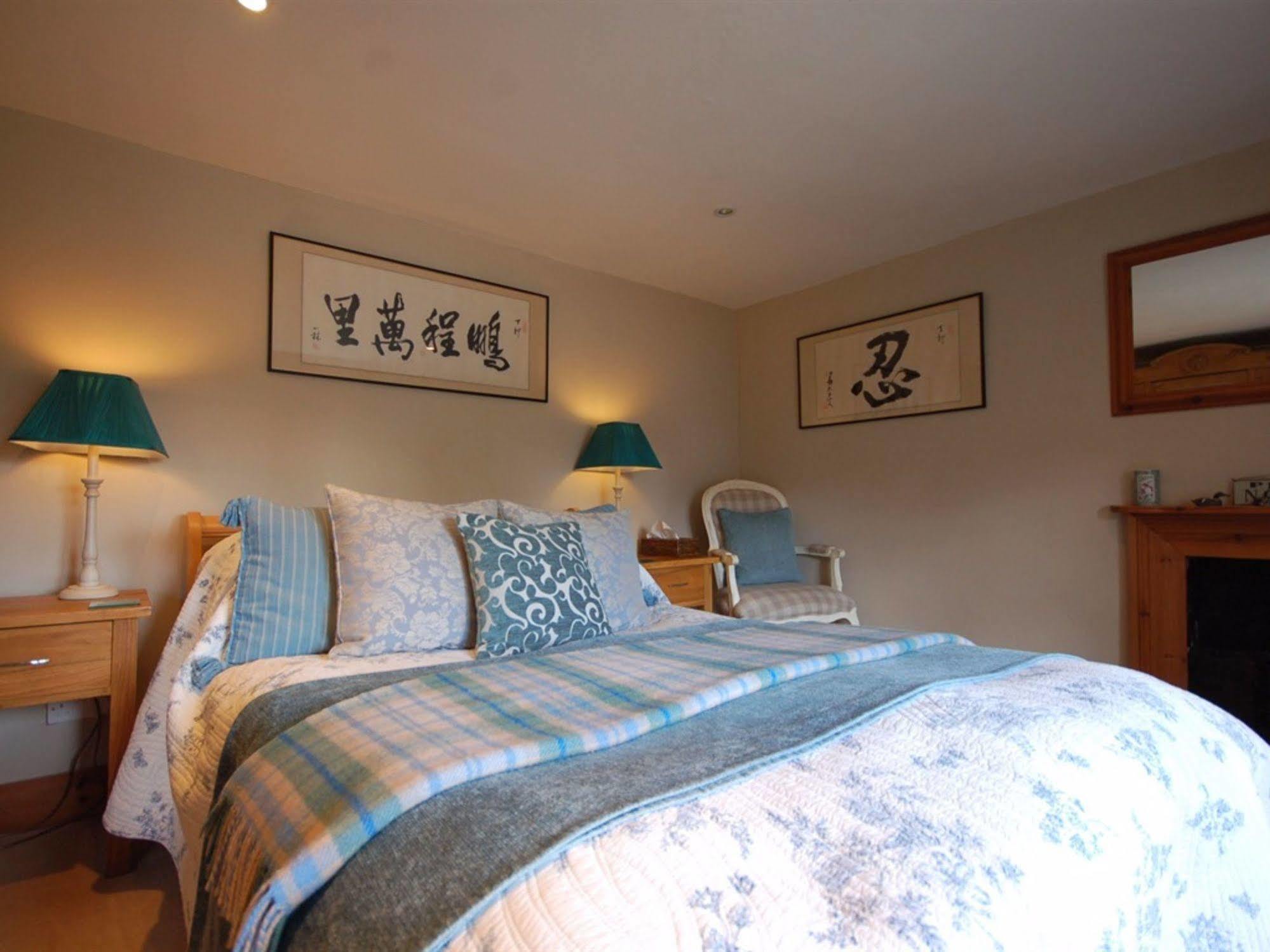 The Old Forge Bed & Breakfast East Kennett Bagian luar foto