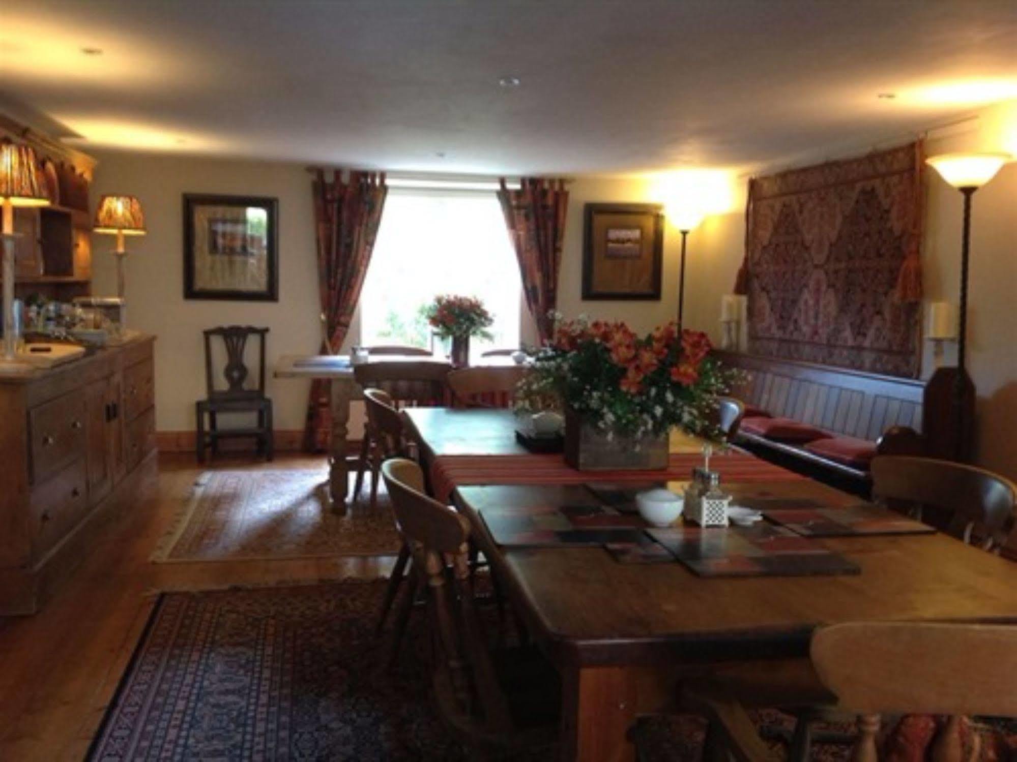 The Old Forge Bed & Breakfast East Kennett Bagian luar foto