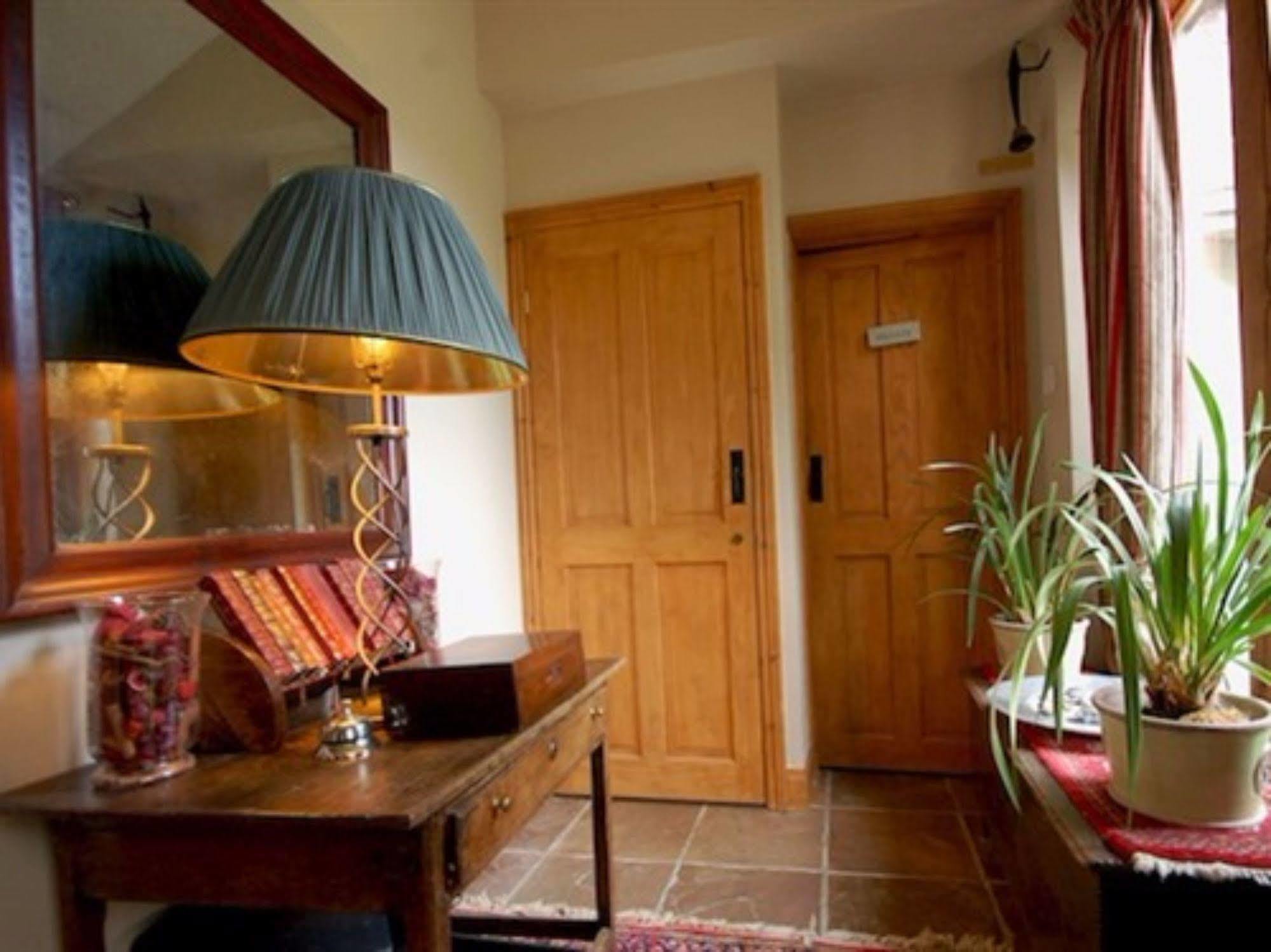 The Old Forge Bed & Breakfast East Kennett Bagian luar foto